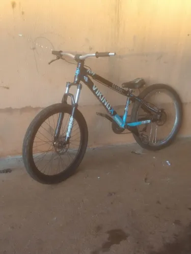 Bicicleta boa só pegar e andar