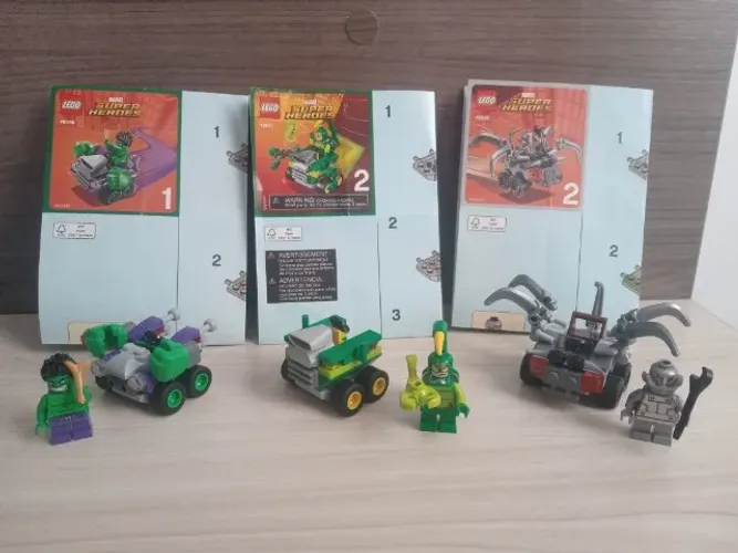 Lego Mini-Carros Hulk, Ultron e Escorpião