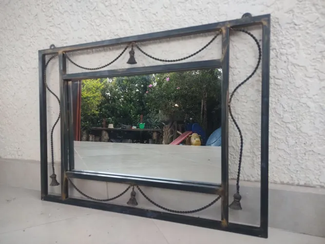 Espelho de ferro de pendurar - 70 x 50