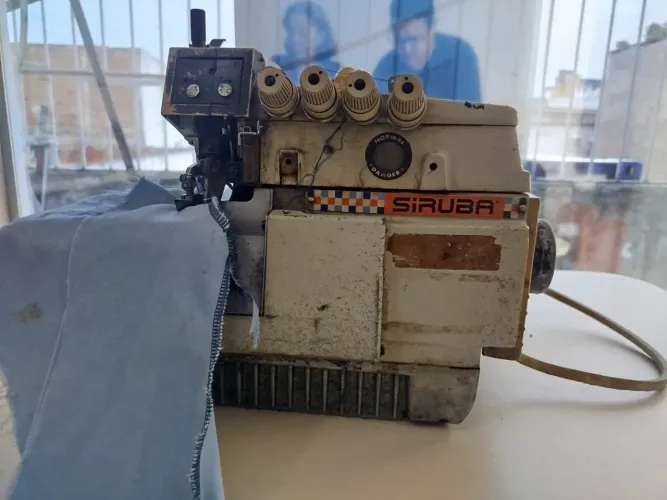 MÁQUINA DE COSTURA OVERLOCK/INTERLOCK