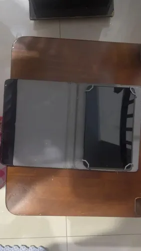 Tablet SM-X110 seminovo sem carregador, vem com capinha preta