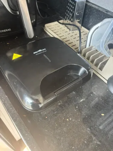 Grill E Sanduicheira Bgr01p Toast Preto 750w Britânia Preto