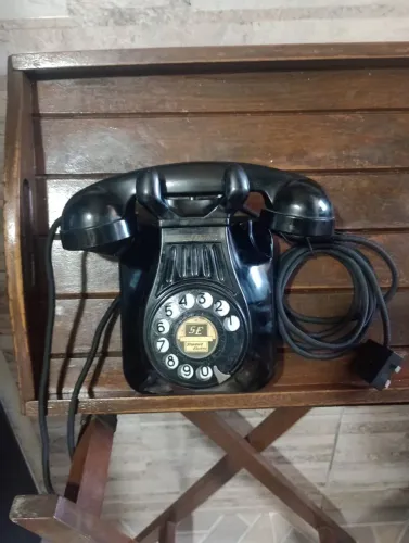 Antigo telefone de parede baquelite anos 50