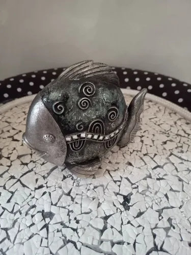 Vendo Peixe em porcelana todo decorado.