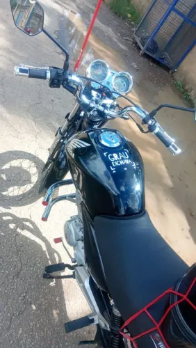 Moto conservada toda em dia