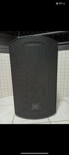 Vende-se caixa de som JBL Max 15 unico dono bem novinha , acompanha capa de proteção