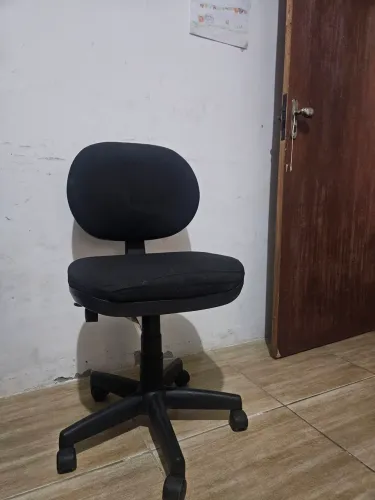 Cadeira de Escritório Secretária Giratória - Regulação de Altura e Encosto