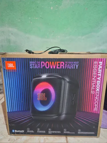 Vende-se uma caixa de som JBL