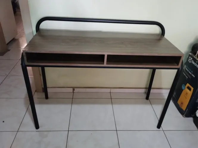 Mesa escritório estilo industrial