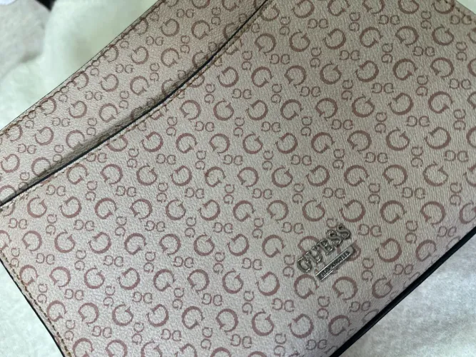 Bolsa Guess Shoulder Bag Rose Monograma