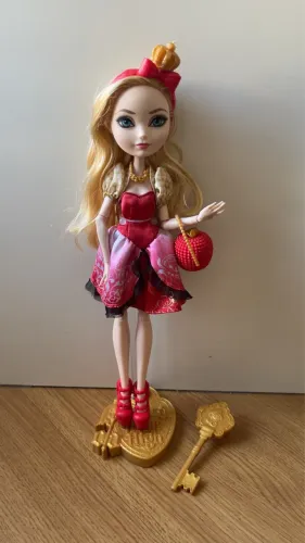 Boneca apple white - ever after high