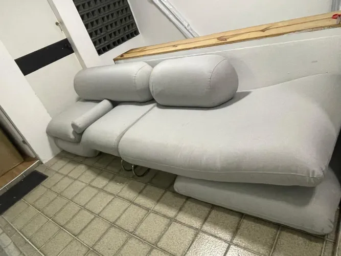 Sofá Cinza Contemporâneo