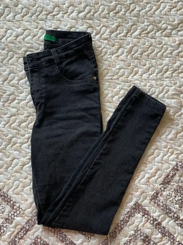 Calça Jeans Sal e Pimenta Skinny Preta - Modela o Corpo