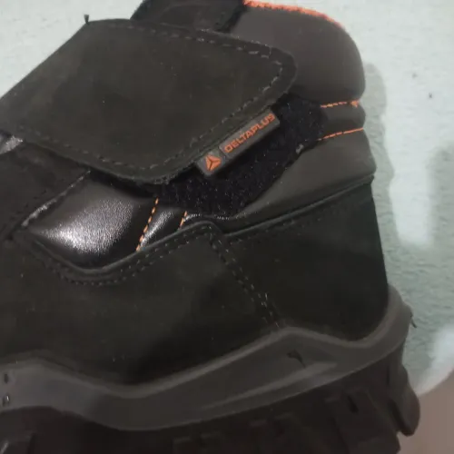 Bota de segurança.