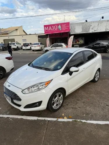 Ford Fiesta Sedan 1.6 16V Flex Aut. 2015