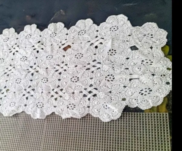 Caminho de Mesa Crochê Novo