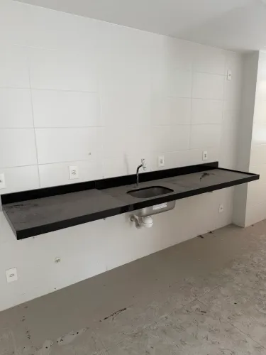 Bancada de Granito Preto 2,61m com Cuba Inox - Nova, Nunca usada