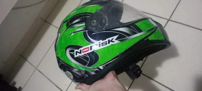 Capacete Norisk número 58 semi novo