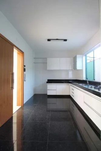Área privativa para aluguel - Barreiro, 3 quartos - Belo Horizonte