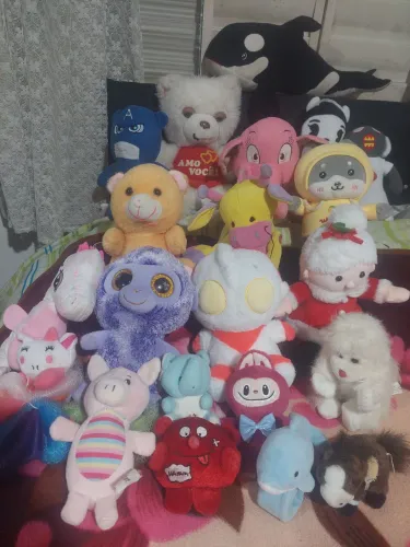 Lote de pelúcias com 21 peça