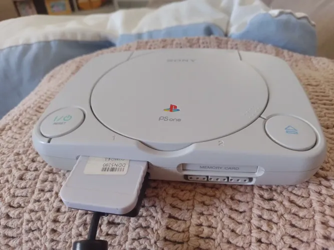 PlayStation 1 Slim Desbloqueado + Controle + Memory Card + 15 Jogos