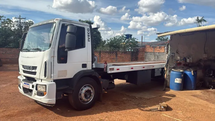 Guincho Plataforma Auto Socorro de 11 metros 