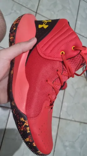 Basqueteira Under armour tamanho 45