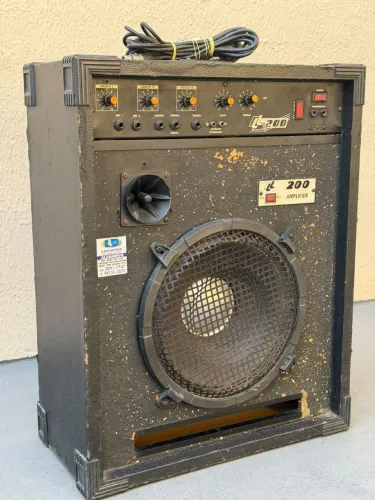 VENDE-SE CAIXA AMPLIFICADA LL200