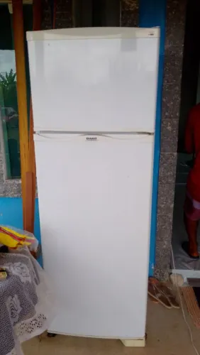 Geladeira Dako- leia o anúncio