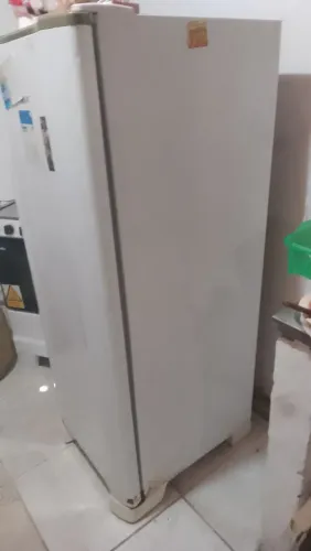 Geladeira Bem Conservada. Medida 1,35 x 58
