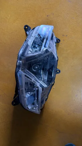 Placa do farol da Yamaha R15