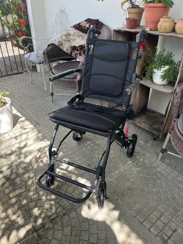 Cadeira de rodas para passeio (novo na caixa) suporta até 100kg