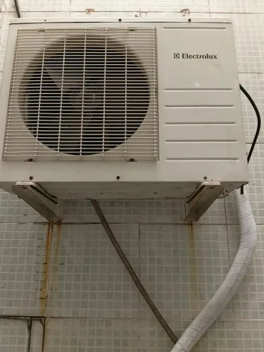 Split Electrolux 12mil btus