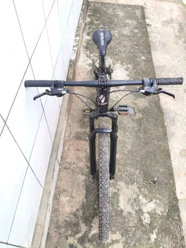 Vendo uma bicicleta aro 29 Dropp Alumínio 21 Vel Marchas Freios a Disco Aluminum.