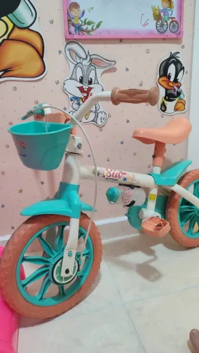 Bicicleta infantil sem rodinhas de apoio