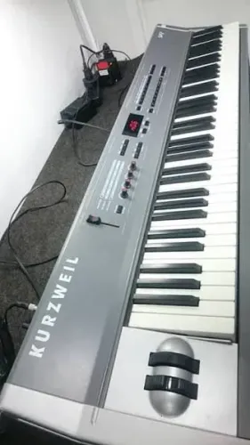 Teclado kurzweil sp2 para consertar  bem conservado