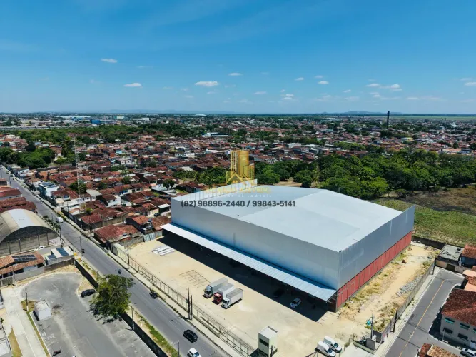 Galpão com 4.350m², 09 Docas com plataformas, 03 Mezaninos e 08 banheiros