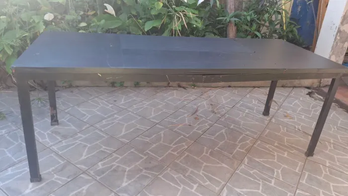 MESA TAMPO MADEIRA/ PÉS METALON