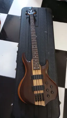 Baixo grass roots comprado no Japão 