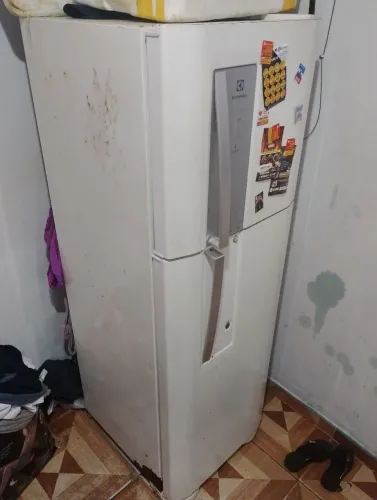 Geladeira semi nova