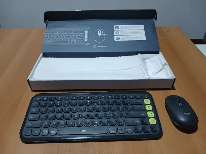 Logitech POP Icon Combo (teclado + mouse Bluetooth).