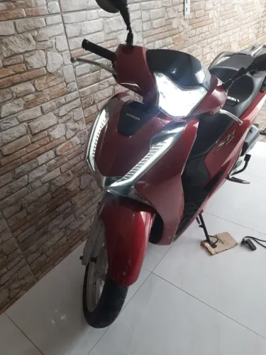 Honda SH 150i muito conservada, pronta para rodar!