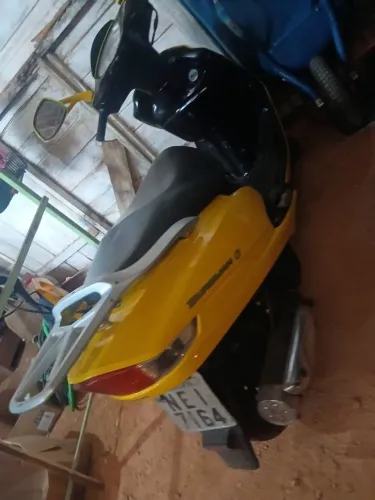 Vendo moto suzuki partida elétrica entrar em contato fone *32