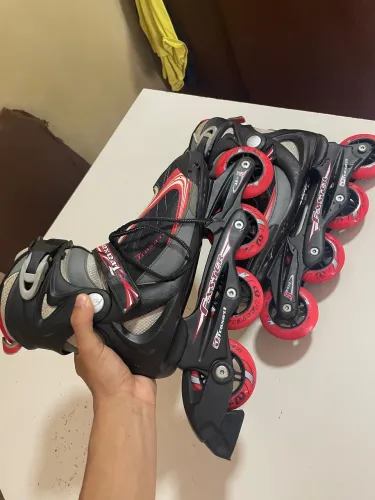 Vende-se Patins Inline Traxart Faster (com rodas de 80mm e rolamentos ABEC-5)