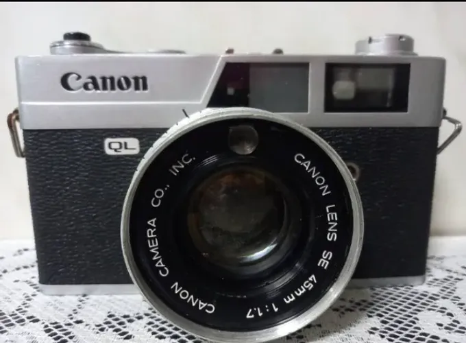 Máquina fotográfica Canon QL antiga