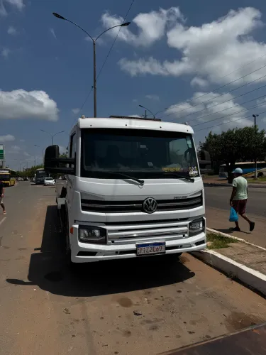 Caminhao GUINCHO COM PRANCHA DE 8 metros com asa delta