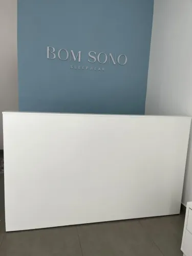 Conjunto Completo de Móveis para Loja - Araras, Balcão e Mesas