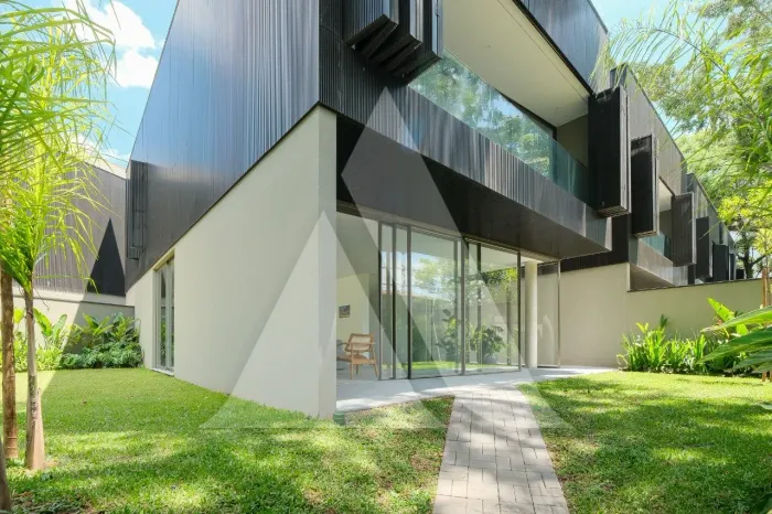 Casa em Condomínio à venda no Alto de Pinheiros.