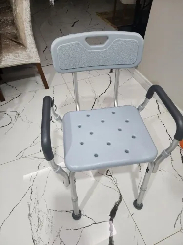Cadeira de Banho para Idoso / Hospitalar com Encosto e Braços