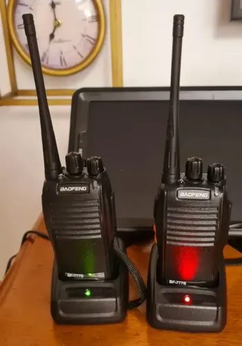 Kit Par 2 Radio Baofeng 777s Walk Talk Comunicador 16 Canais